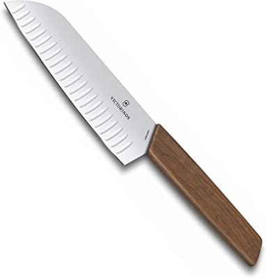 Victorinox Swiss Modern Couteau Santoku dans un Coffret Cadeau, Lame de 17cm, Bois de Noyer