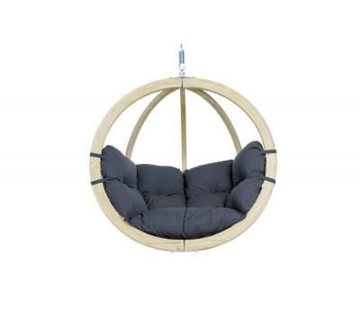 Fauteuil suspendu gris avec structure en bois
