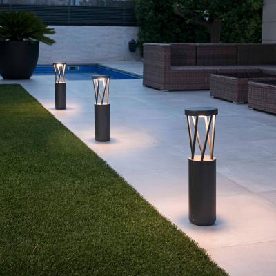 Lampadaire ext&eacute;rieur &agrave; LED gris fonc&eacute; sur pied 10W 3000K IP65