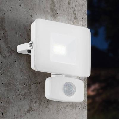EGLO Spot d'ext&eacute;rieur LED Faedo 3 capteur, blanc, 10&nbsp;W