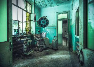 Puzzle Lost Places - L'h&ocirc;pital Psychiatrique Ravensburger
