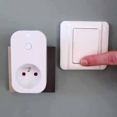 Prise commandable &agrave; distance avec interrupteur      Blanc