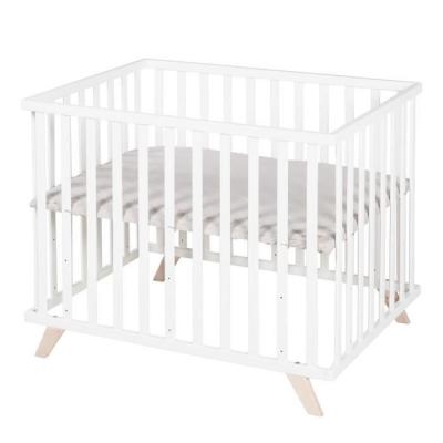 Parc 75x100 r&eacute;glable en h&ecirc;tre bio blanc avec tapis gris