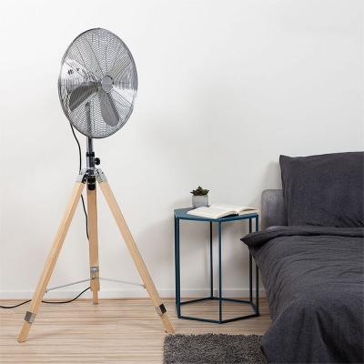 Ventilateur sur pied avec tr&eacute;pied en bois tristar ve-5804 50w