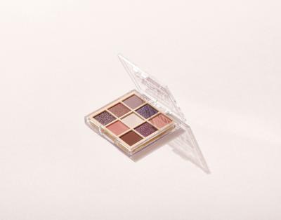 Palette d'ombres &agrave; paupi&egrave;res Ultimate Nudes Light Makeup Revolution