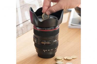 Objectif d'appareil photo tirelire 