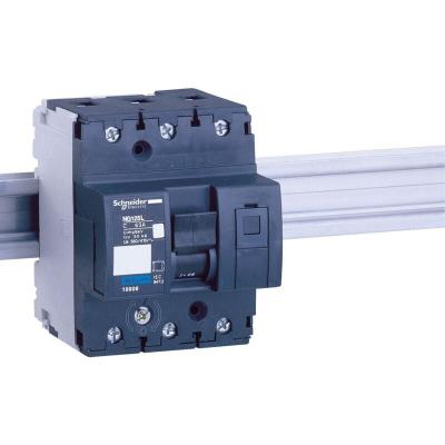 Schneider Electric - Disjoncteur modulaire Multi 9 NG125L 3 p&ocirc;les 40 a courbe c - 18804