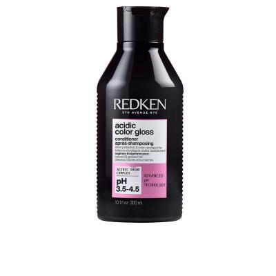 L'apr&egrave;s-shampooing Acidic Color Gloss rehausse l'&eacute;clat de votre couleur 