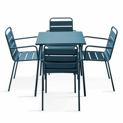 Table de terrasse carr&eacute;e et 4 chaises empilables en acier thermolaqu&eacute;
