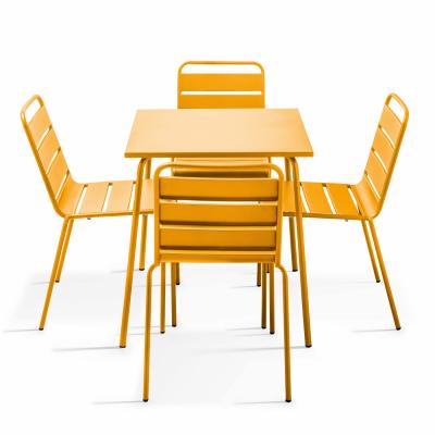 Ensemble table de jardin et 4 chaises en m&eacute;tal jaune 70 x 70 x 72 cm