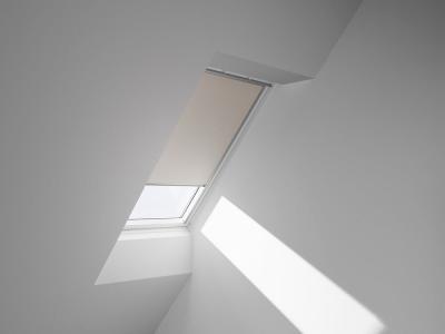 Store fen&ecirc;tre de toit VELUX occultant manuel beige DKL U04