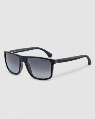 Emporio Armani Lunettes de soleil carr&eacute;es noires. Couleur: Noir
