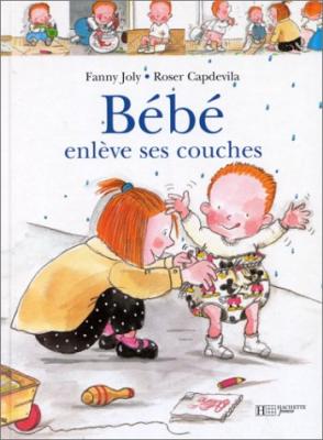 B&eacute;b&eacute; enl&egrave;ve ses couches 