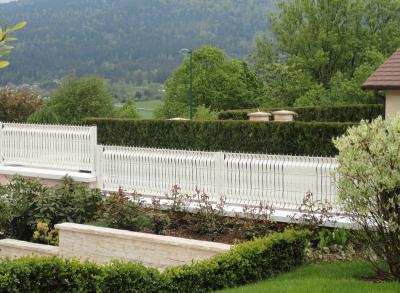 Lani&egrave;re PVC pour palissade largeur 43 mm x 60 m+100 clips- Blanc -