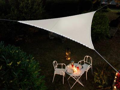 Voile d'ombrage triangulaire Leds solaires 3,60 x 3,60 x 3,60 m Blanc