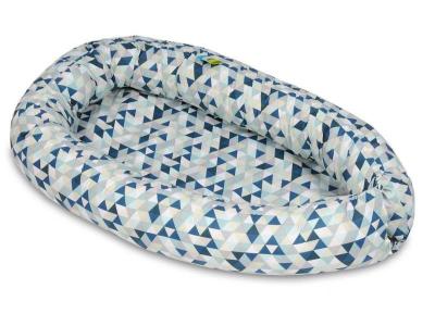 Cocon gigoteuse motifs triangles bleus 42301