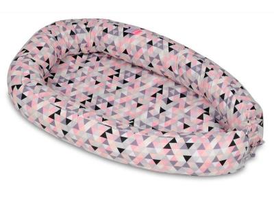 Cocon gigoteuse triangles roses 42301