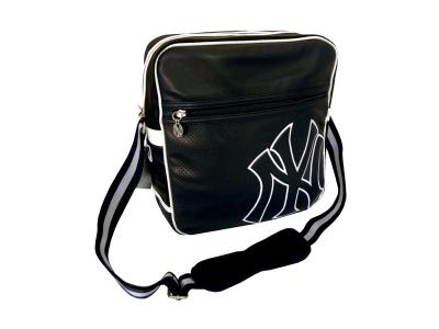 SAC REPORTER Noir Major League baseball vertical