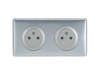 LEGRAND - Celiane solution pour prise de courant aluminium encastr&eacute;