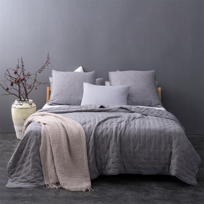 Couvre lit matelass&eacute; et moelleux Gris clair 250 x 260 cm - Gris clair