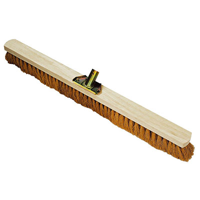 Balai coco monture bois 80 cm avec douille en m&eacute;tal